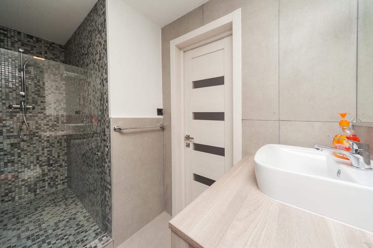 New Vip Aparts Deribasovskaia Odessa Exterior foto